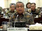 gubernur-bank-indonesia-perry-warjiyo-saat-rapat-kerja-dengan-komisi-xi-dpr-ri-di-kompleks-parlemen-jakarta-rabu-12112025-1762920876737_169
