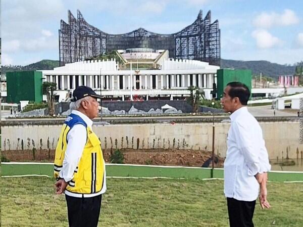 jokowi-dan-basuki-menatap-istana-presiden-di-ikn_43