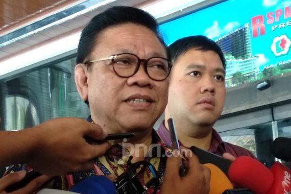 mantan-menko-kesra-agung-laksono-usai-menjenguk-menko-polhukam-wiranto-di-rspad-gatot-subroto-minggu-1310-foto-aristo-sjpnncom-17