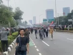 ricuh-di-depan-gedung-dpr-mereda-jalan-tol-kembali-dibuka-ske