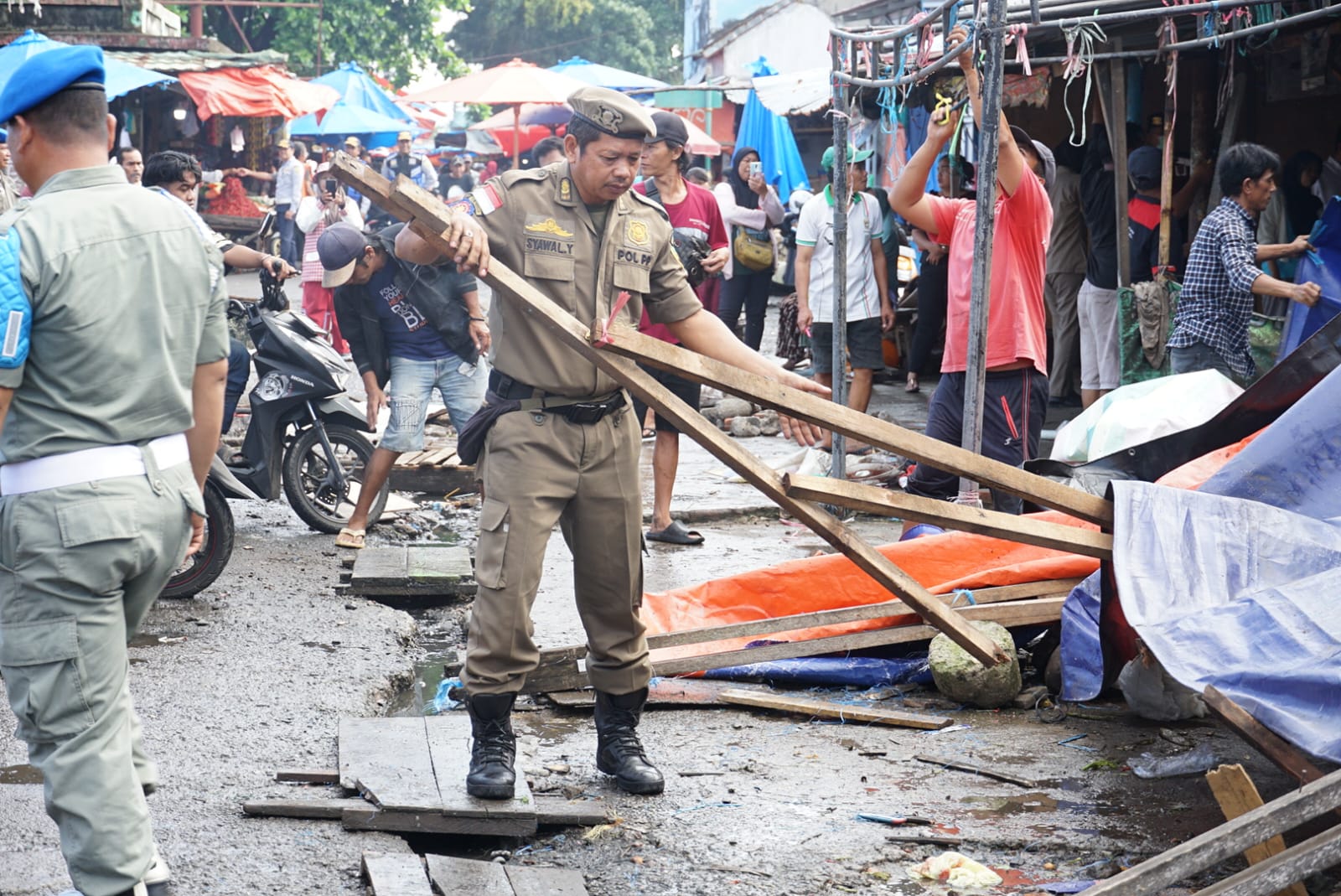 897d6d93cc6696d63e6101e1a0b7c701